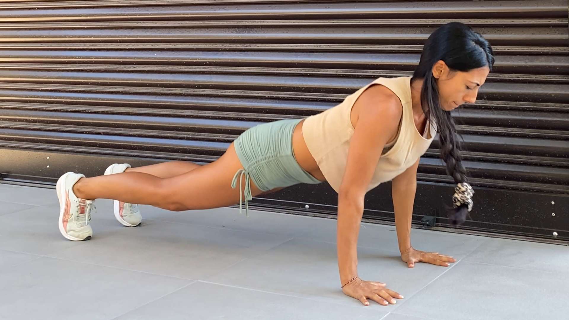 Women doing push ups and getting fit without a gym, Holistic fitness, How to be holistically fit, Mediterranean diet, Mindful eating - Stress management practices - Movement instead of workout